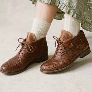 PATRICIA NASH Sabrina Perforated Leather Lace Up Ankle Booties Tan 9